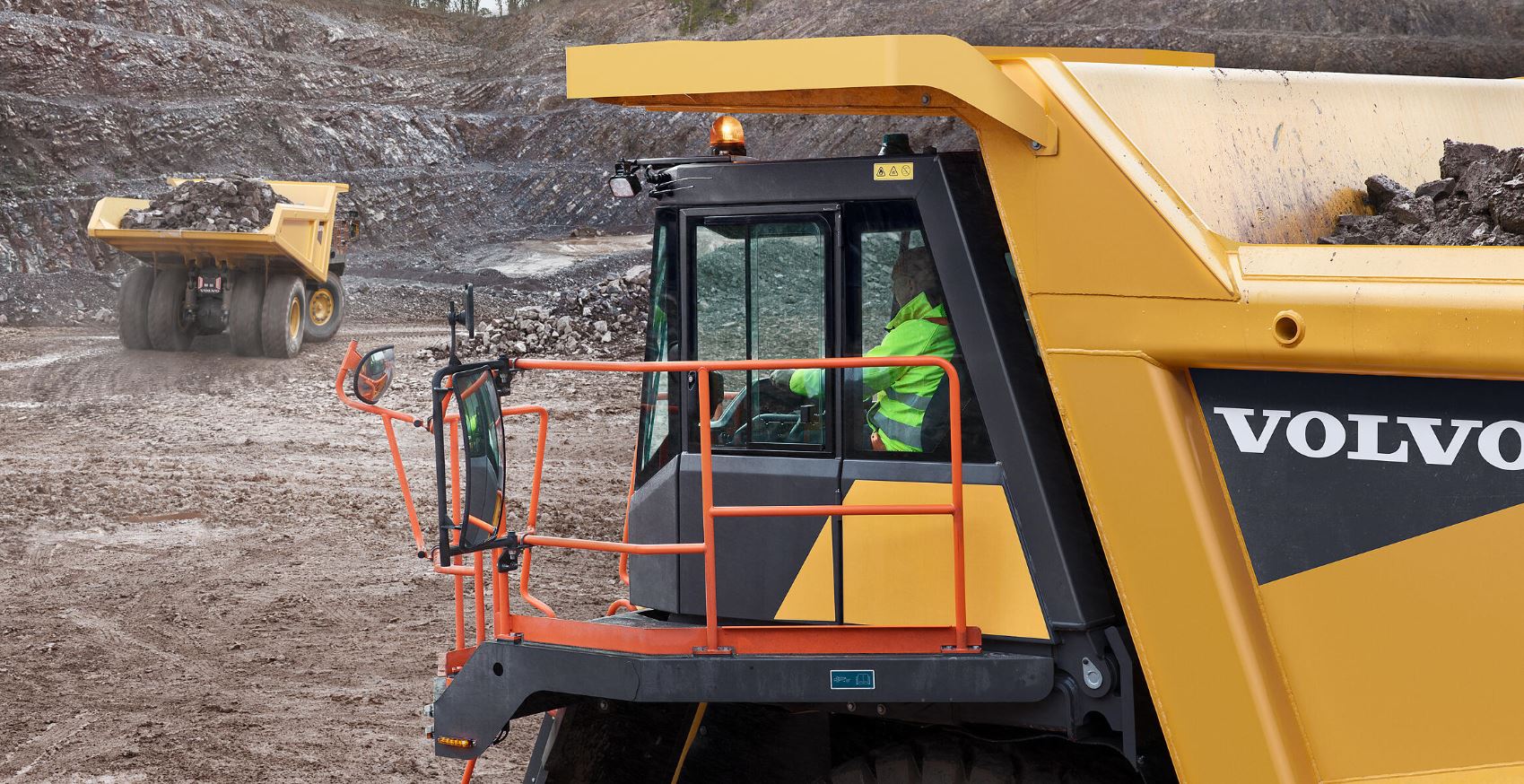 معرفی دامپتراک ولوو R70