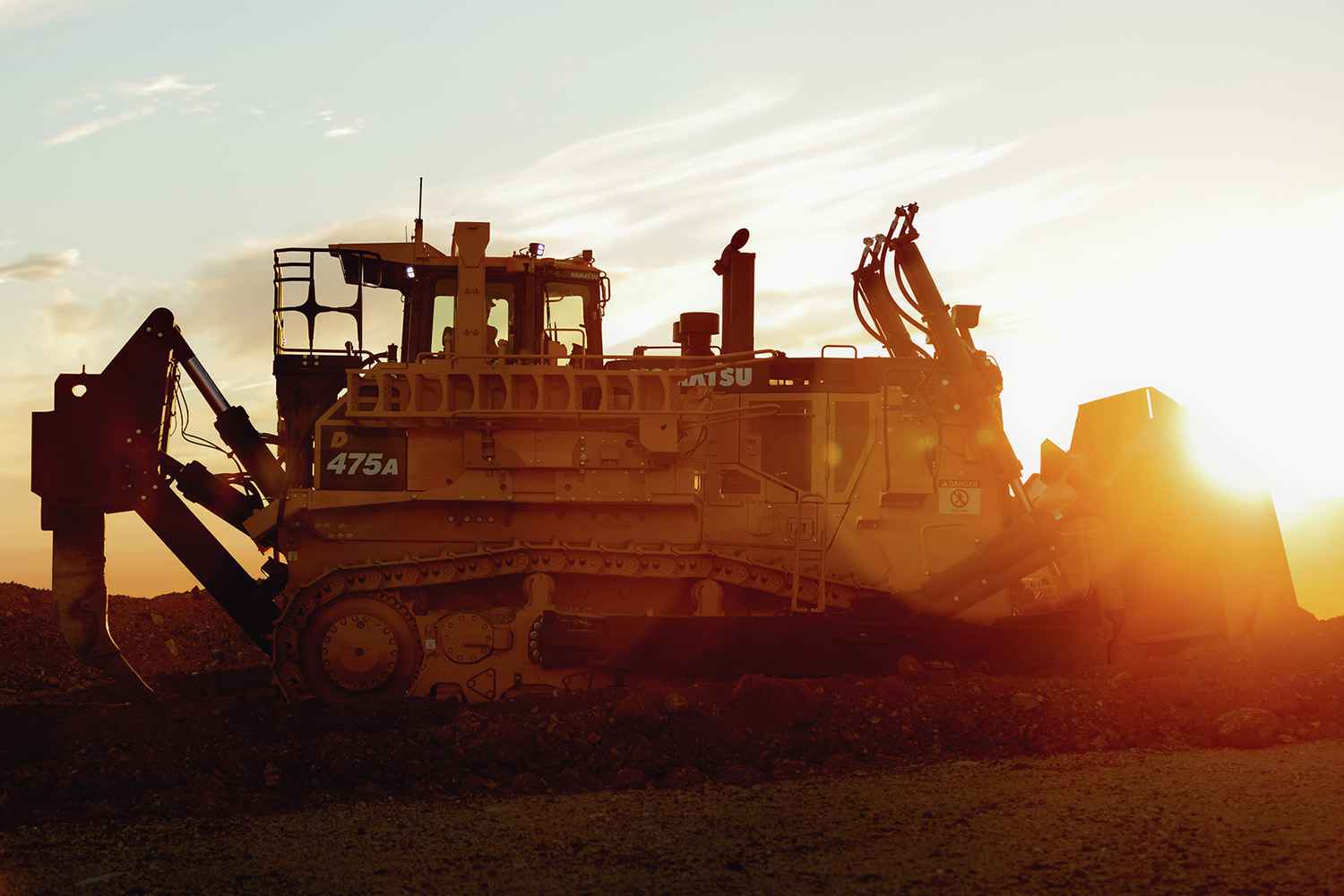 معرفی بلدوزر کوماتسو D475-8